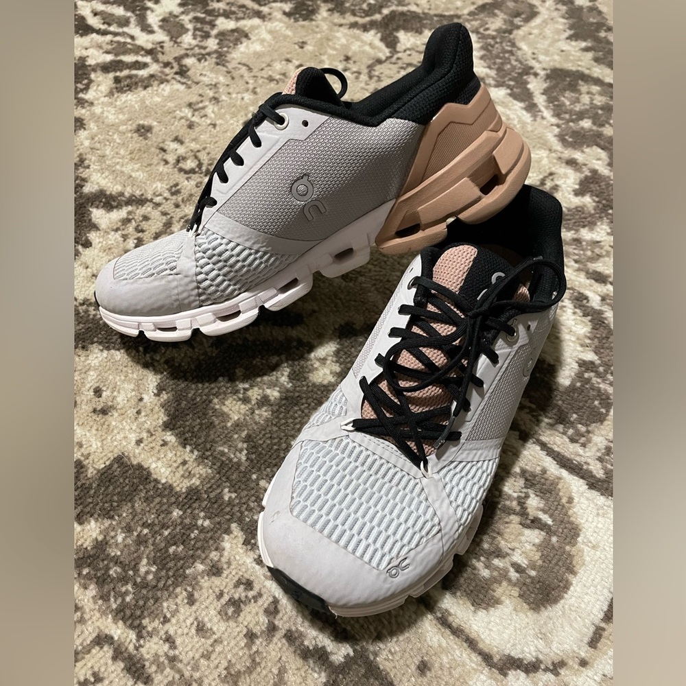 On Cloud Cloudflyer color block